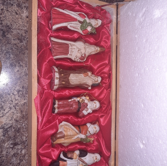 Brookstone Ornaments of Santa's past collection - Picture 7 of 16